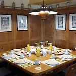 Zur Strass Pensión 3*