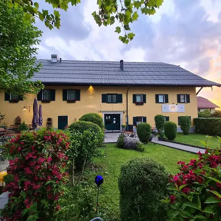Zur Strass بيت ضيافة