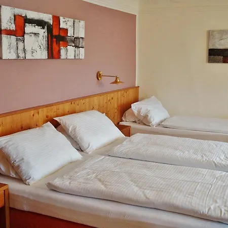 Zur Strass Penzion 3*