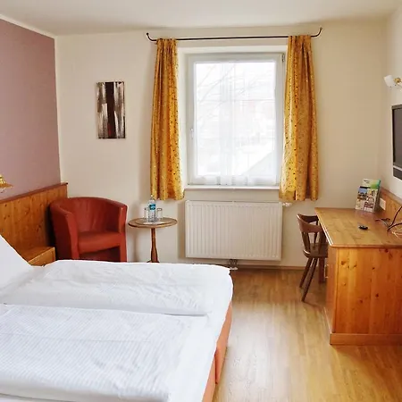 Zur Strass Penzion 3*