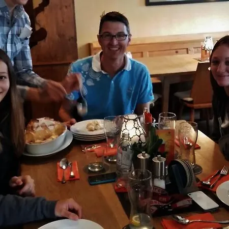 Zur Strass Penzion Eugendorf